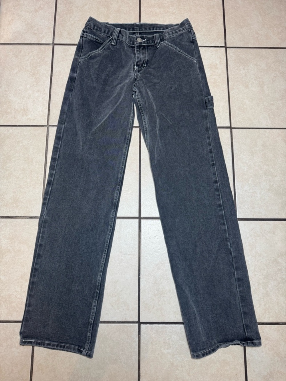 Women’s Straight Leg Jeans in Washed Black